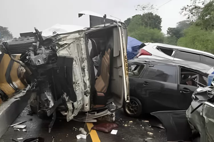 Hari Ini Polisi Akan Periksa Sopir Truk yang Terlibat Kecelakaan Beruntun di Km 92 Tol Cipularang