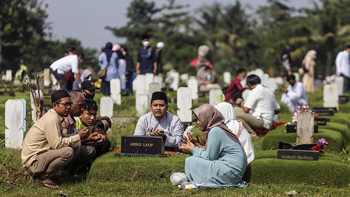 Tata Cara dan Adab Ziarah Kubur Jelang Ramadhan, Tidak Dianjurkan Tabur Bunga